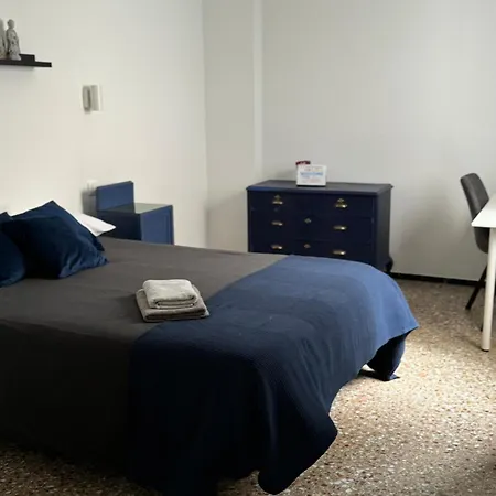 Quarto em Acomodações Particulares Palmara Canteras Alquiler Por *